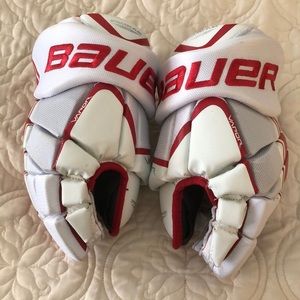 Men’s hockey gloves NEW!!